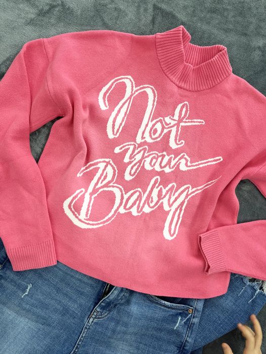 Розово пуловерче