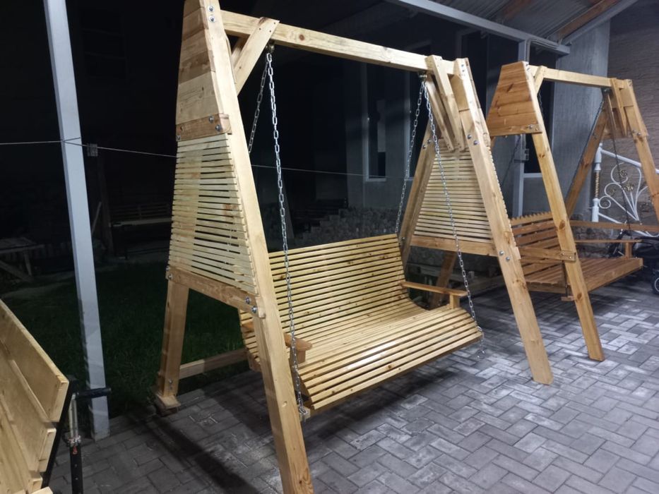 Продам качели столы и стулья
