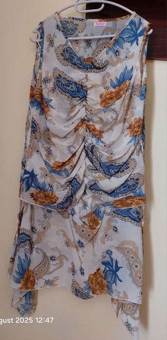 Vând costum de damă