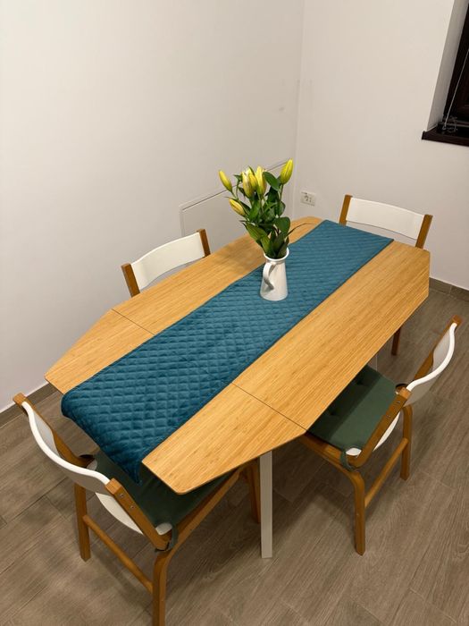 Set Masa de bucatarie din bambus cu patru scaune