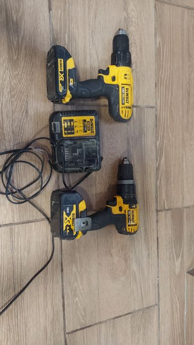 Vând două bormașini dewalt