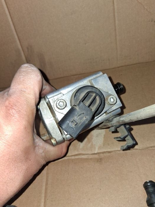 Гнп,бензинова помпа vw 1,6 fsi golf5,touran caddy