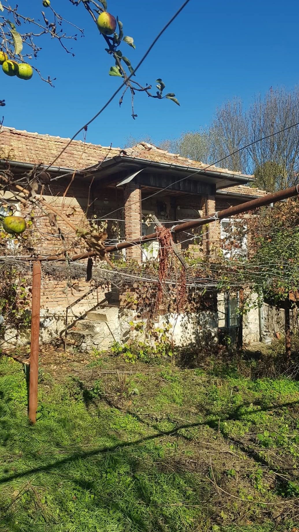 Продава къща в с.Катрище общ.Кюстендил