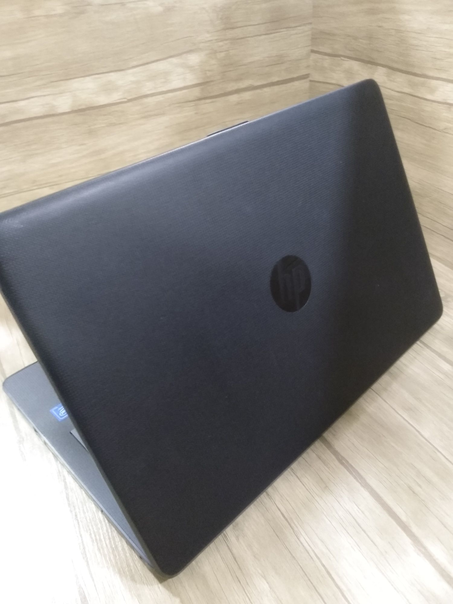 HP laptop 15-ra008nia