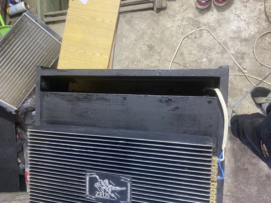 Продам саббуфер зевс очень мошный, цена очень дешевая