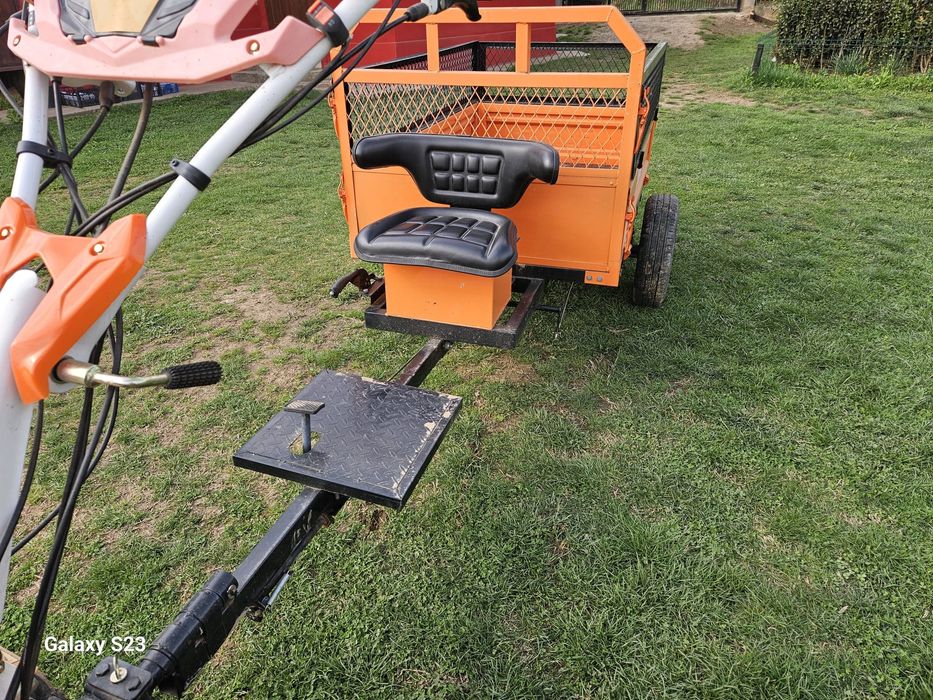 Vând sau schimb motocultor cu remorca rabatabilă
