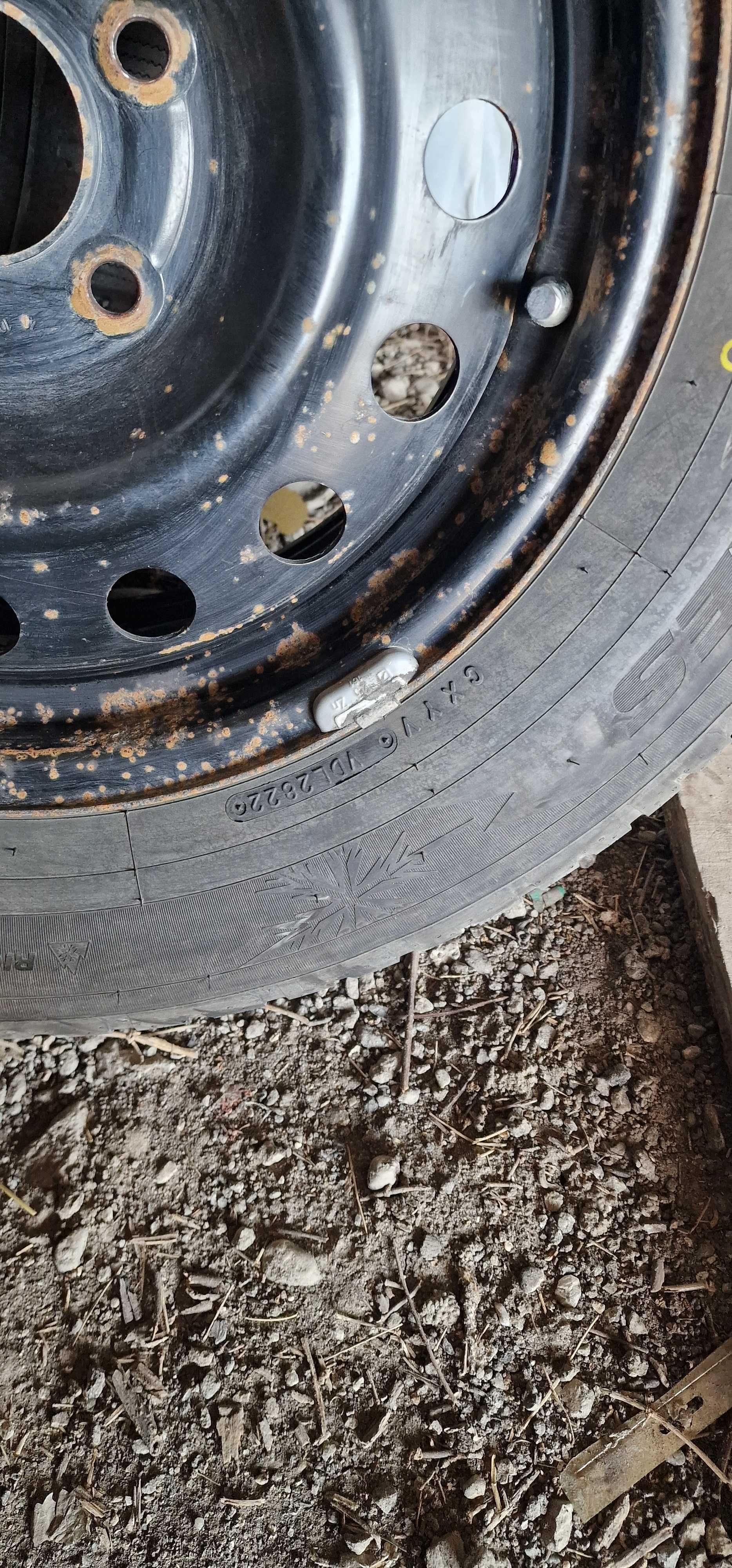 4 броя зимни гуми с джанти