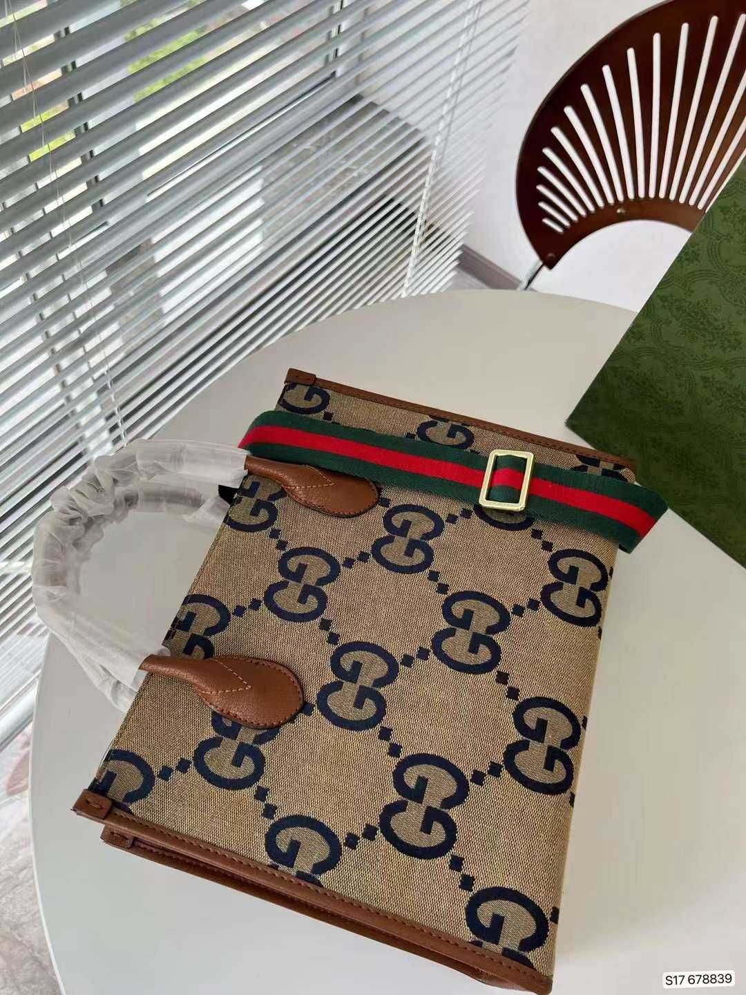 Geantă elegantă pentru femei  Gucci 0517