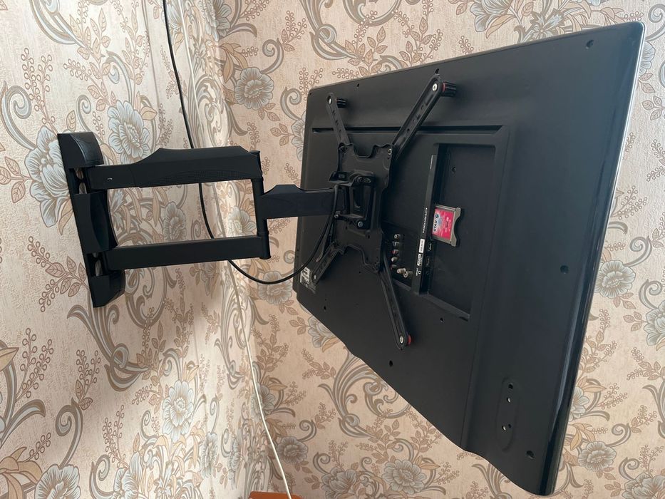 Телевизор LG (81cm) б/у.  цена 115.000тг 
Дисплей целый без пятен на э
