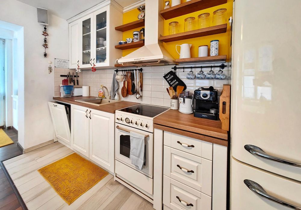 Дава се под наем Тристаен апартамент в Пловдив, Христо Смирненски - 80 кв.м за 500 € - Снимка #2