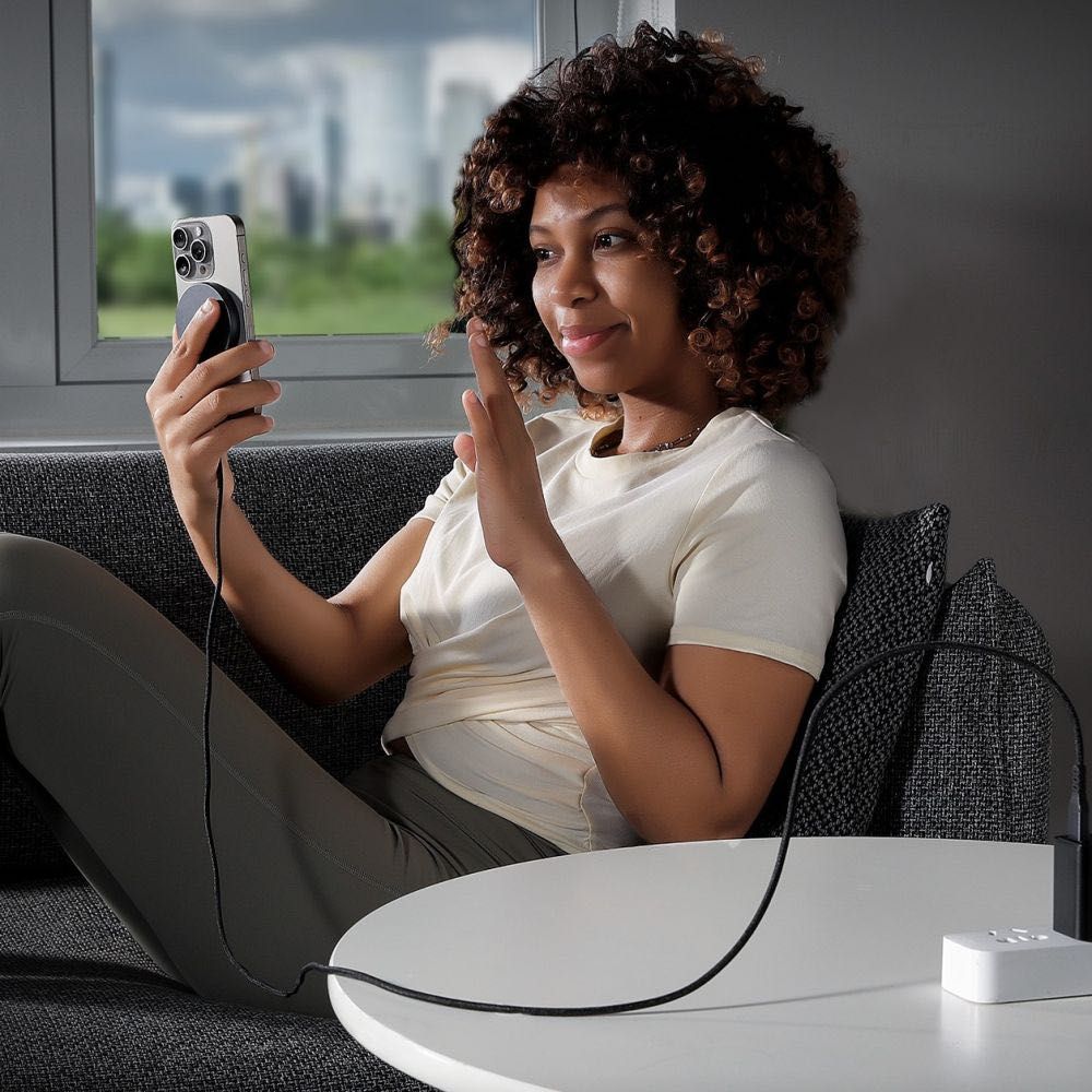 Безжично зарядно устройство ESR HALOLOCK QI2 MINI WIRELESS CHARGER 15W
