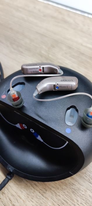 Aparat auditiv Oticon More1 cu Oticon mini Rite R