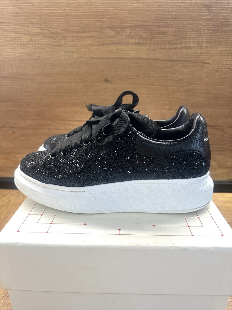 Оригинални дамски  черни маратонки Alexander Mcqueen