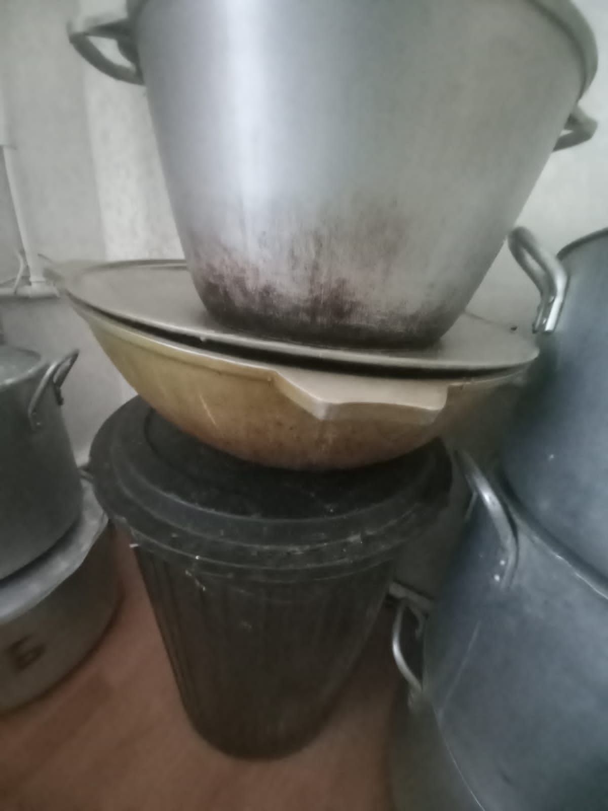 Продаю посуду кастрюли