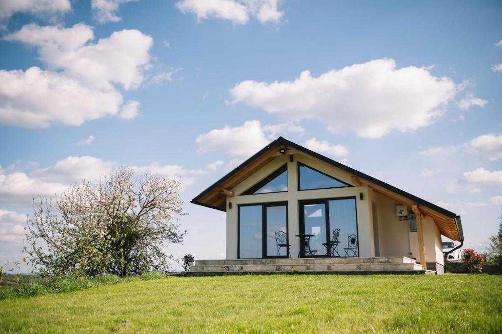 Casa moderna in Sinteu - intersectia intre modern si linistea naturii