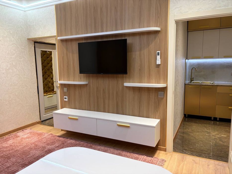 Продается евро квартра Чиланзар 3квартал, 2/4/4.Дом торцом к дрроге.