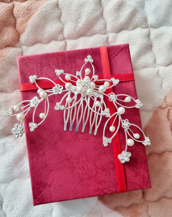 Tiare par tip agrafa noi