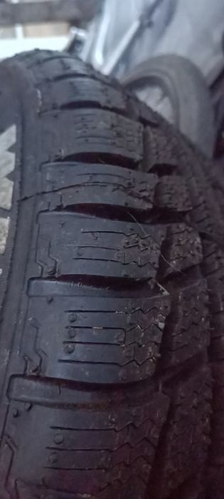 cauciucuri iarna Renault Megane 1,vw polo185/60/15 noi