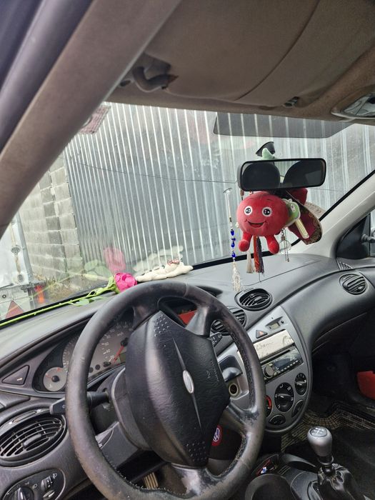 Vând ford focus mk1 sau schimb cu animale!!
An fabricație:2000
Făcut