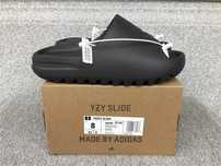 Yeezy slides Чисто нови с кутия
