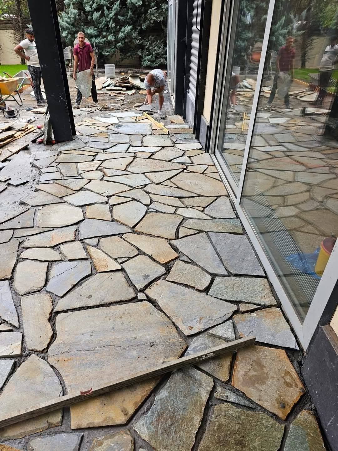 Piatră naturală de munte pentru placari terase alei trotuare curți zid