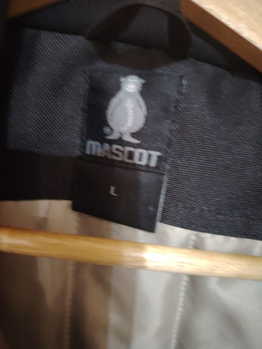 Vînd geaca iarna bărbați Mascot  mărimea L nouă!