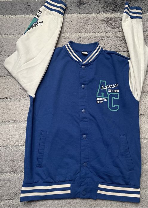 Яке тип “Бомбър “