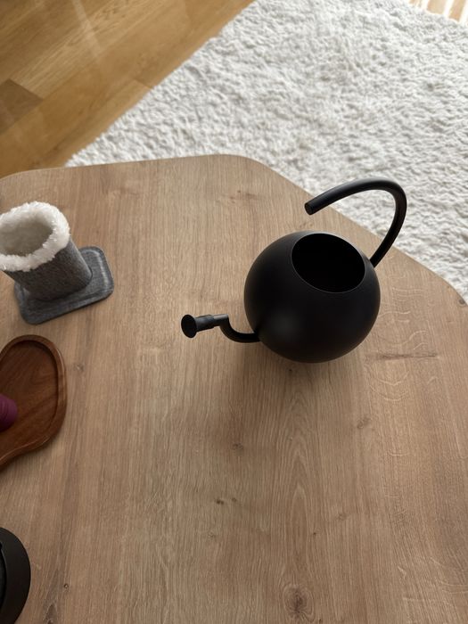 Stropitoare eleganta din  metal negru mat
