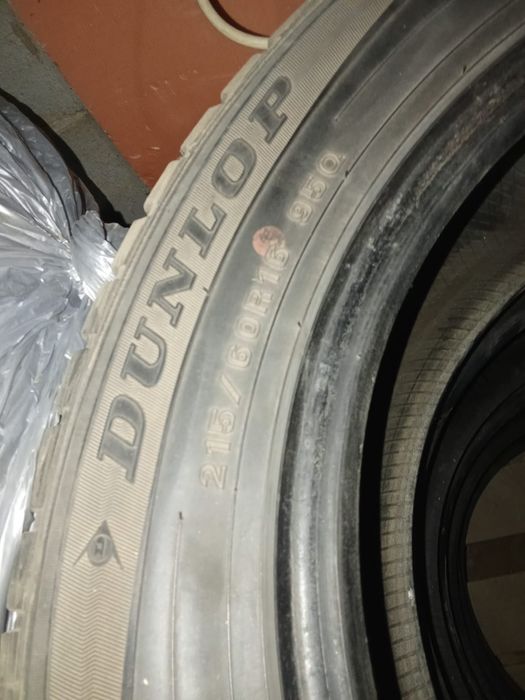 Продается зимние шины DUNLOP 215/60 R16 почти новые