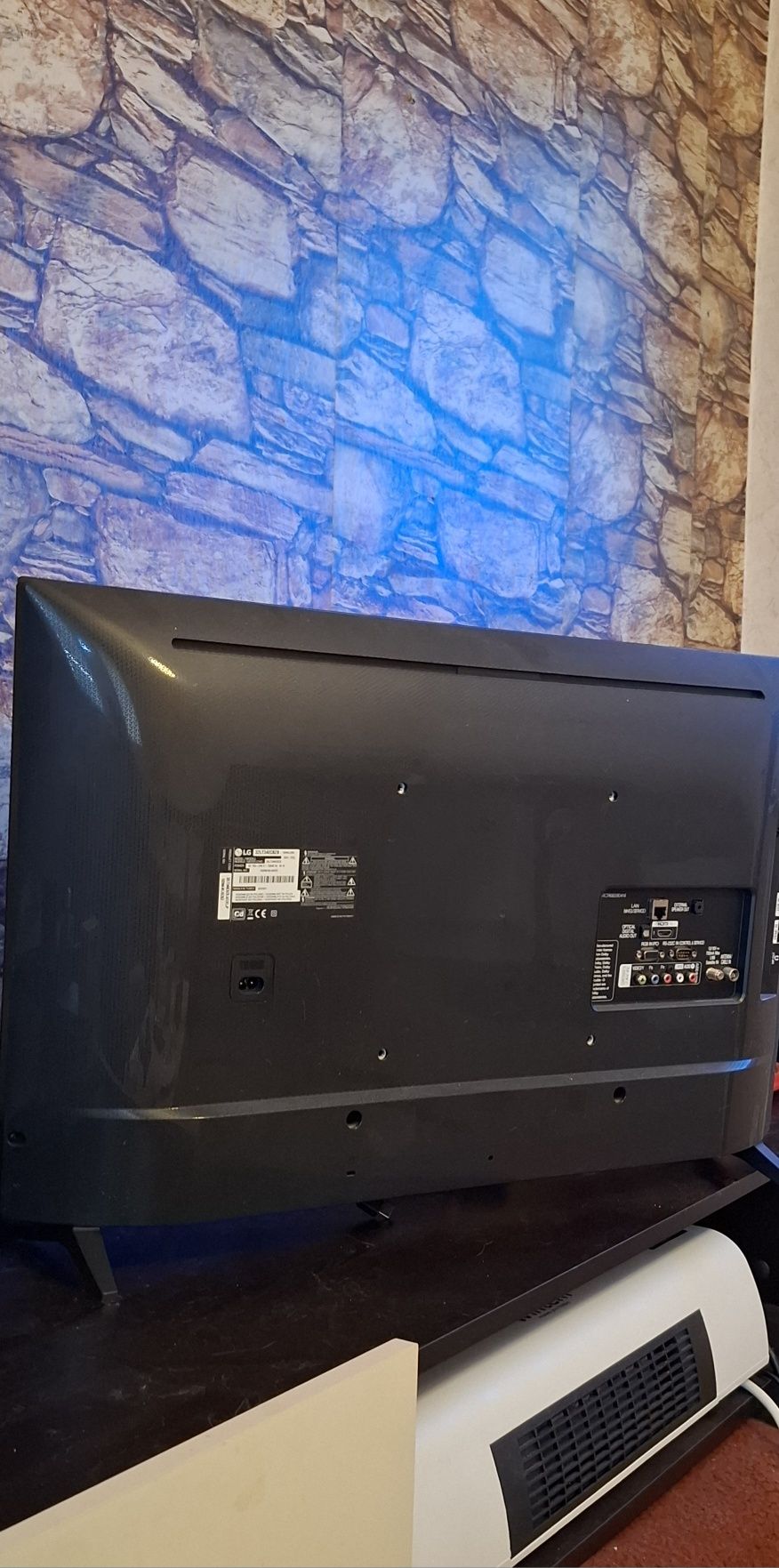 Продавам телевизор LG 32