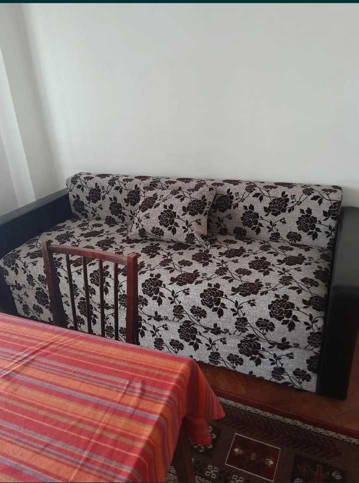 Inchiriez apartament, 2 camere, semidecomandat, etaj 3