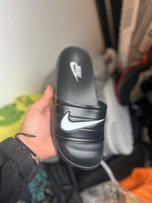 Șlapi unisex de vanzare