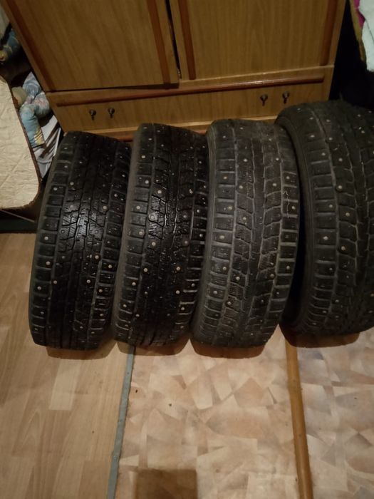 Продам 4 шины зима комплект + подарок