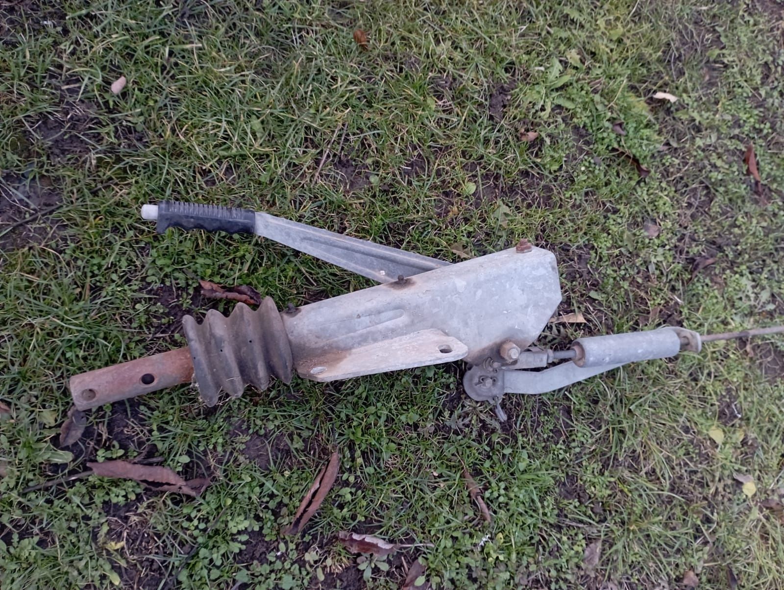 Dispozitiv frana inertial cupla remorci al-ko 90S/2 1000kg