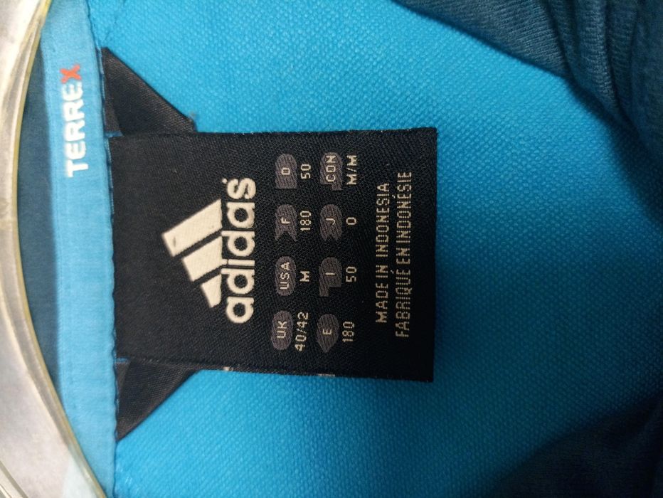 Vând geacă Adidas