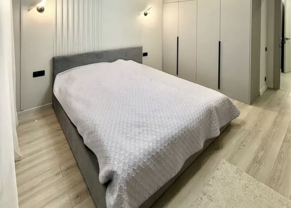 Продам кровать с матрасом