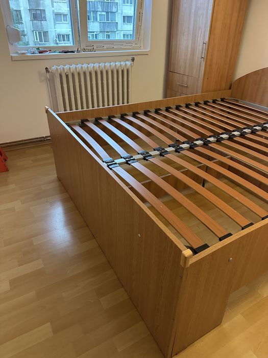 Vand mobila dormitor fara saltea .Mobila arata bine fara uzura mare