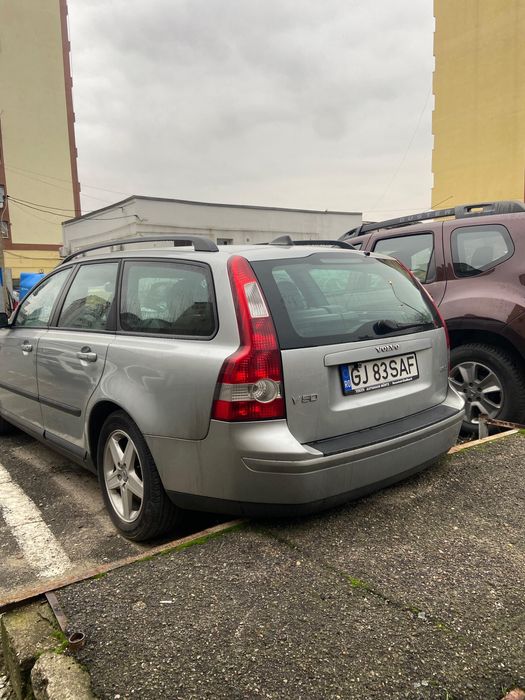 Volvo V50 – Ideală după mici reparații estetice – funcționează perfect