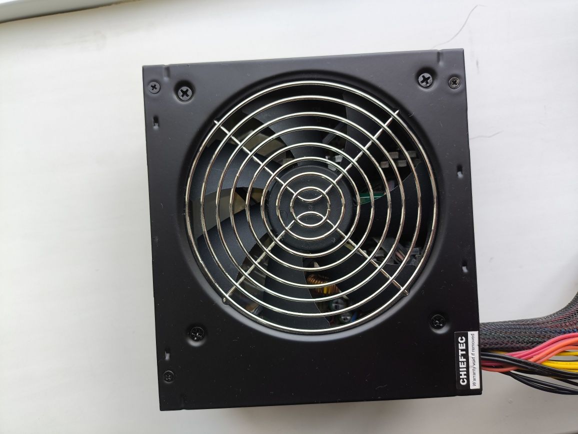 Блок питания Chieftec 700W