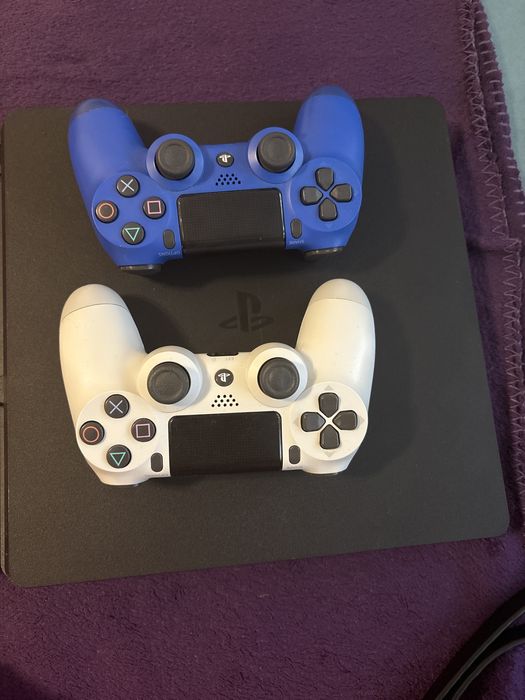 Ps4,7 jocuri, cablu HDMI,cablu de alimentare,2 manete