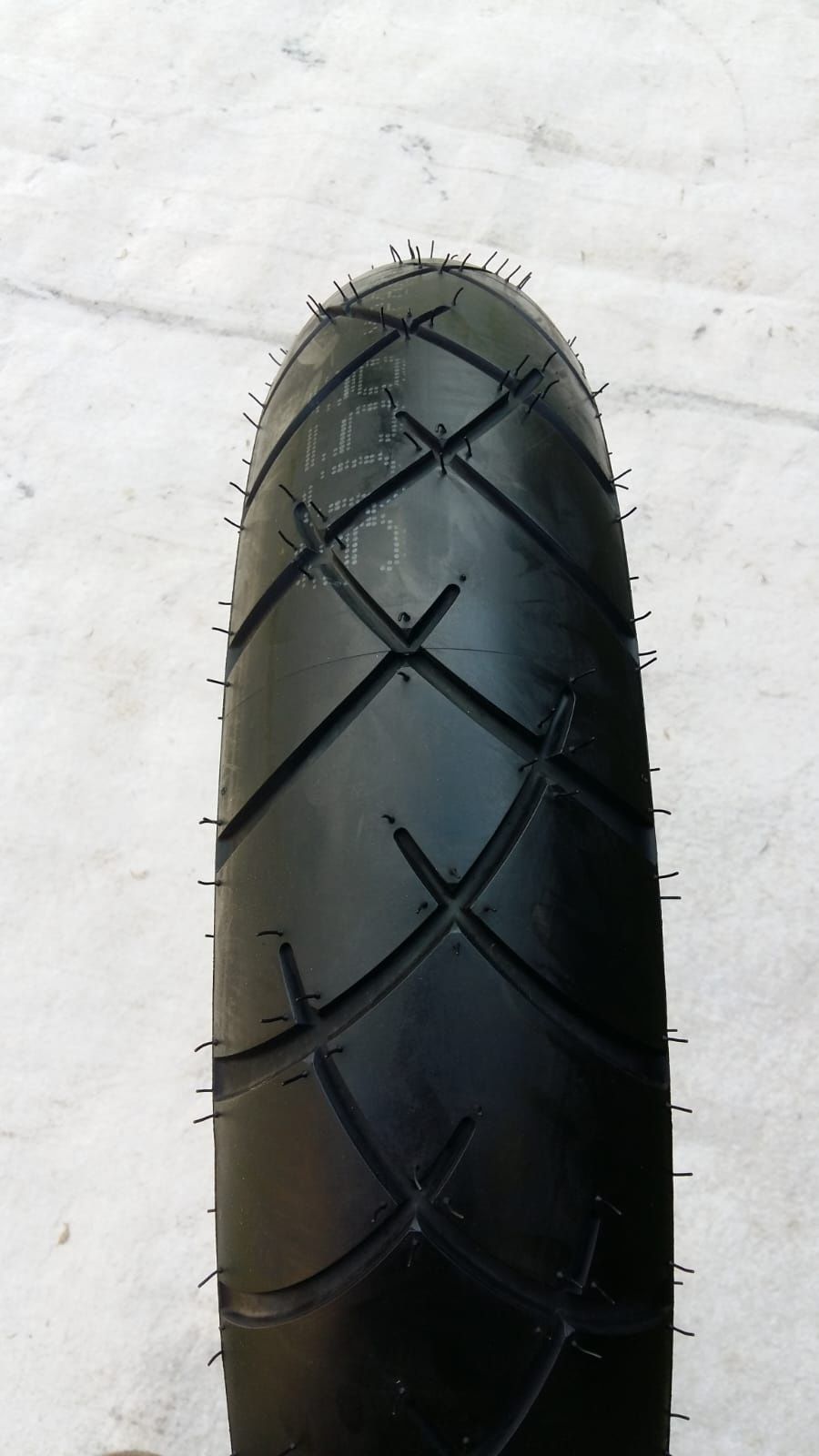 O bucată 120/70 R19 moto - una Michelin Dunlop Continental