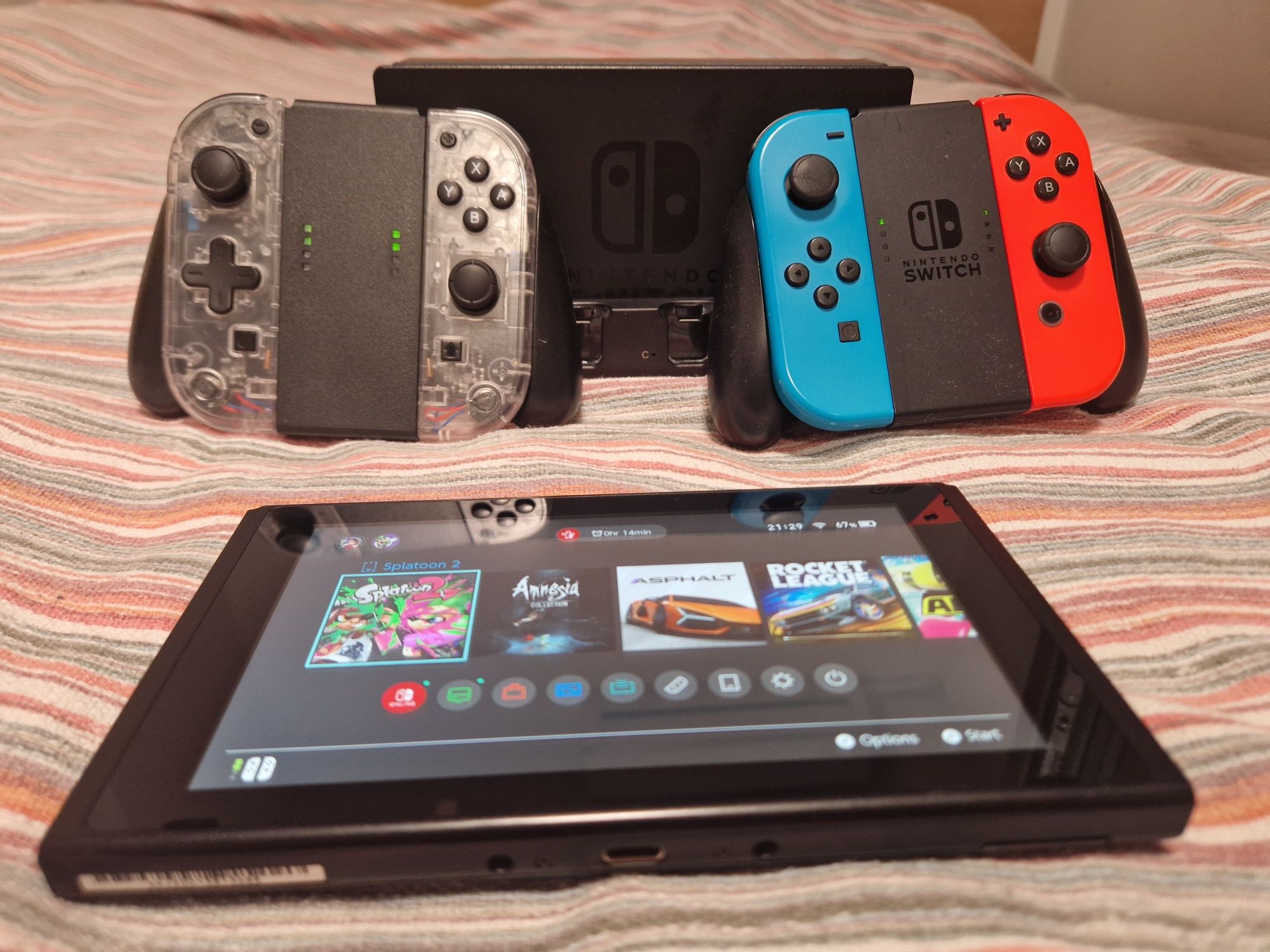 Продавам Nintendo switch с 2 JoyCons