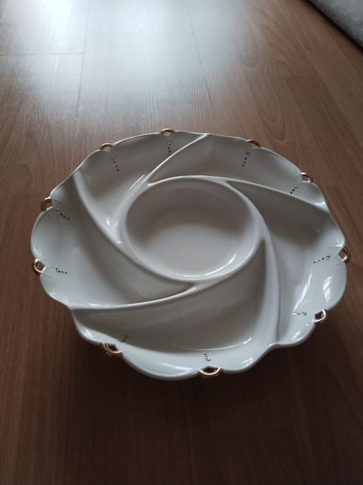 Продаю менажница круглая