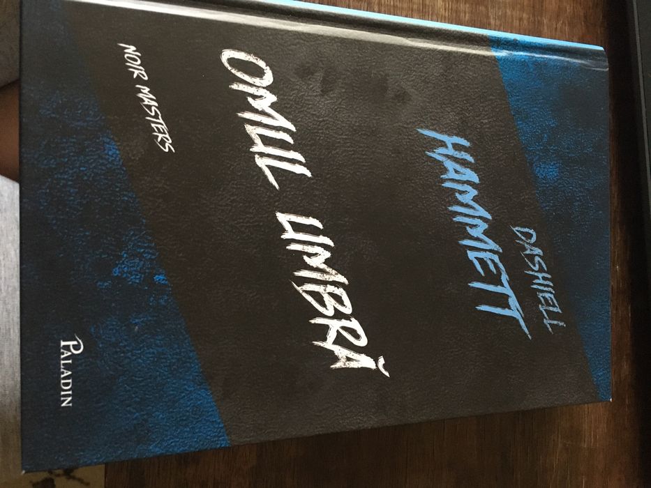 Roman Omul umbra de Dashiell Hammett