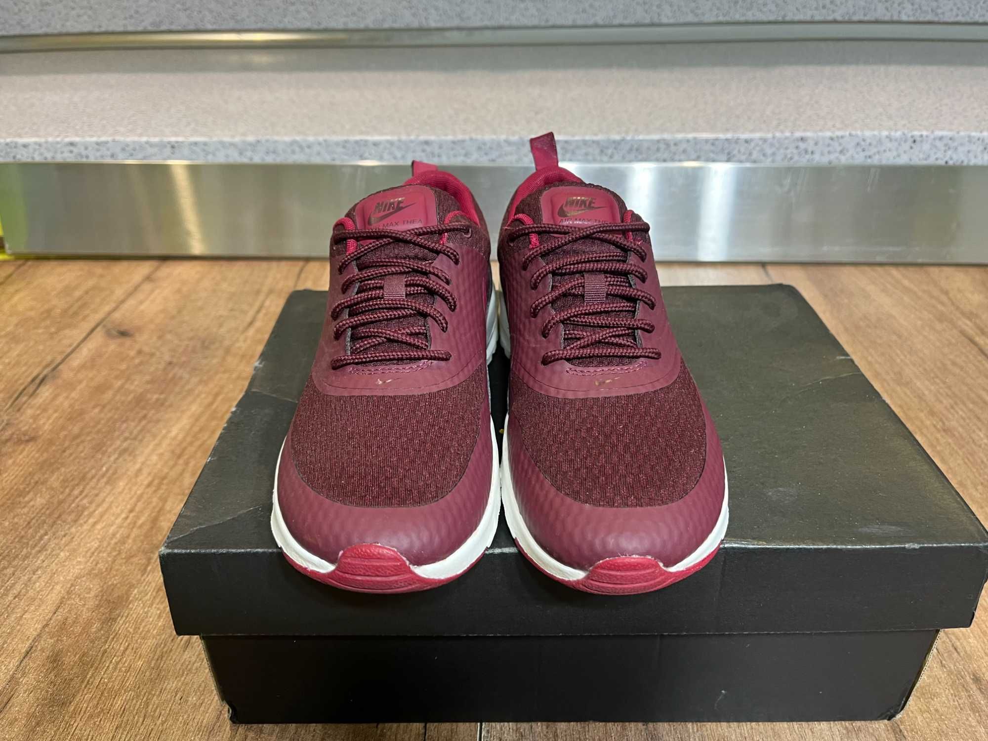 НОВО *** Оригинални Nike Air Max Thea Night Maroon/Nbl Red