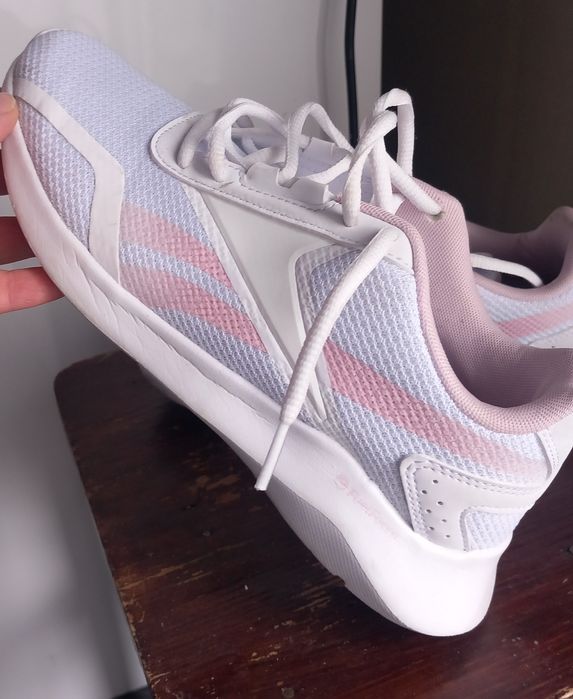 Vând adidasi Reebok