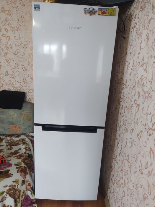 Продам холодильник фирма Индезит