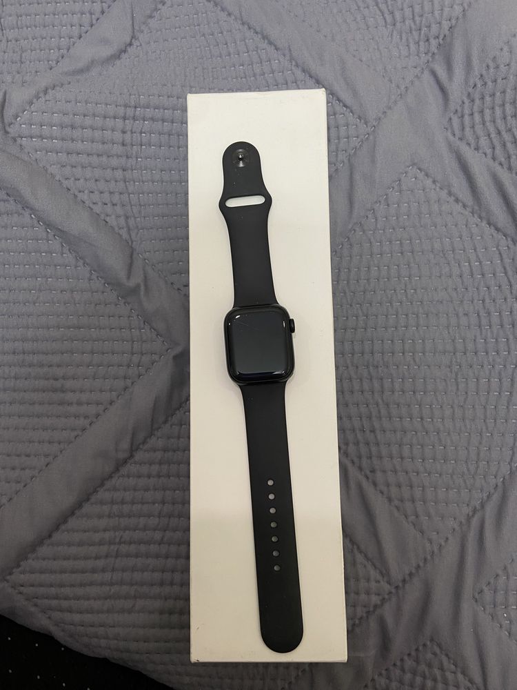Apple Watch Series 7 (41 мм), аккумулятор 100%, в хорошем состоянии
