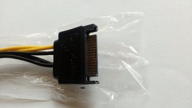 Cablu alimentare sata 15 pini la 6 pini pci express