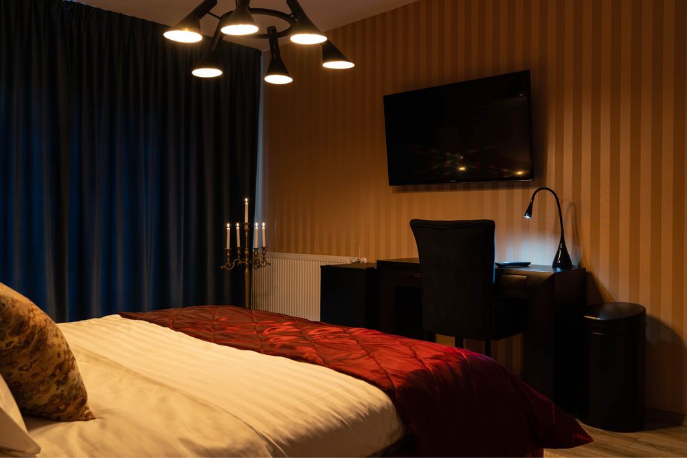 Inchiriez apartamen lux in vila chetuieli incluse